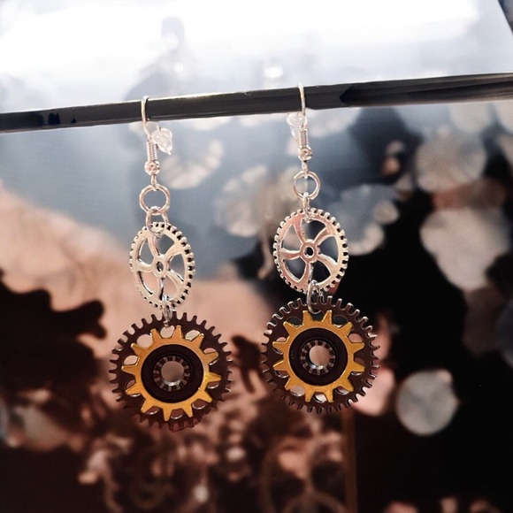 Steampunk dangling earrings Cosplaying Costume Gears Mixed metal Hypoallergenic - Picture 10 of 11